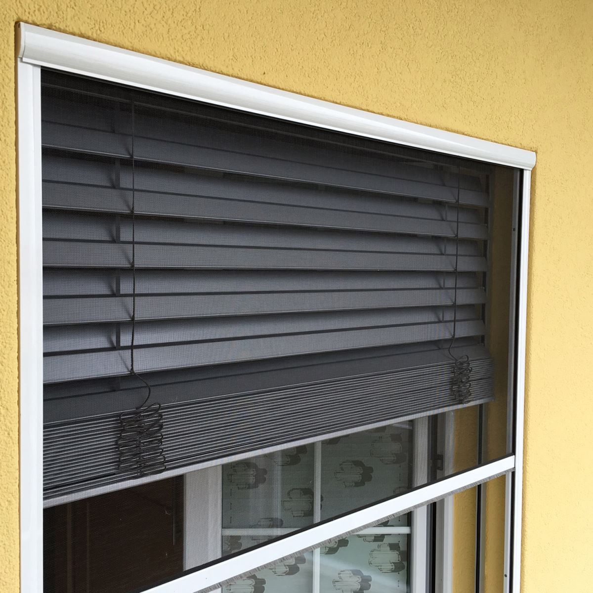 Insektenschutz Kann man Fliegengitter auch aussen vor dem Raffstoren oder Rollladen montieren?